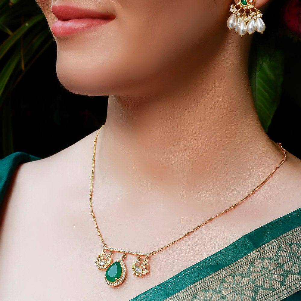 92.5 Silver Sleek Swan Necklace : U080SG010N1017