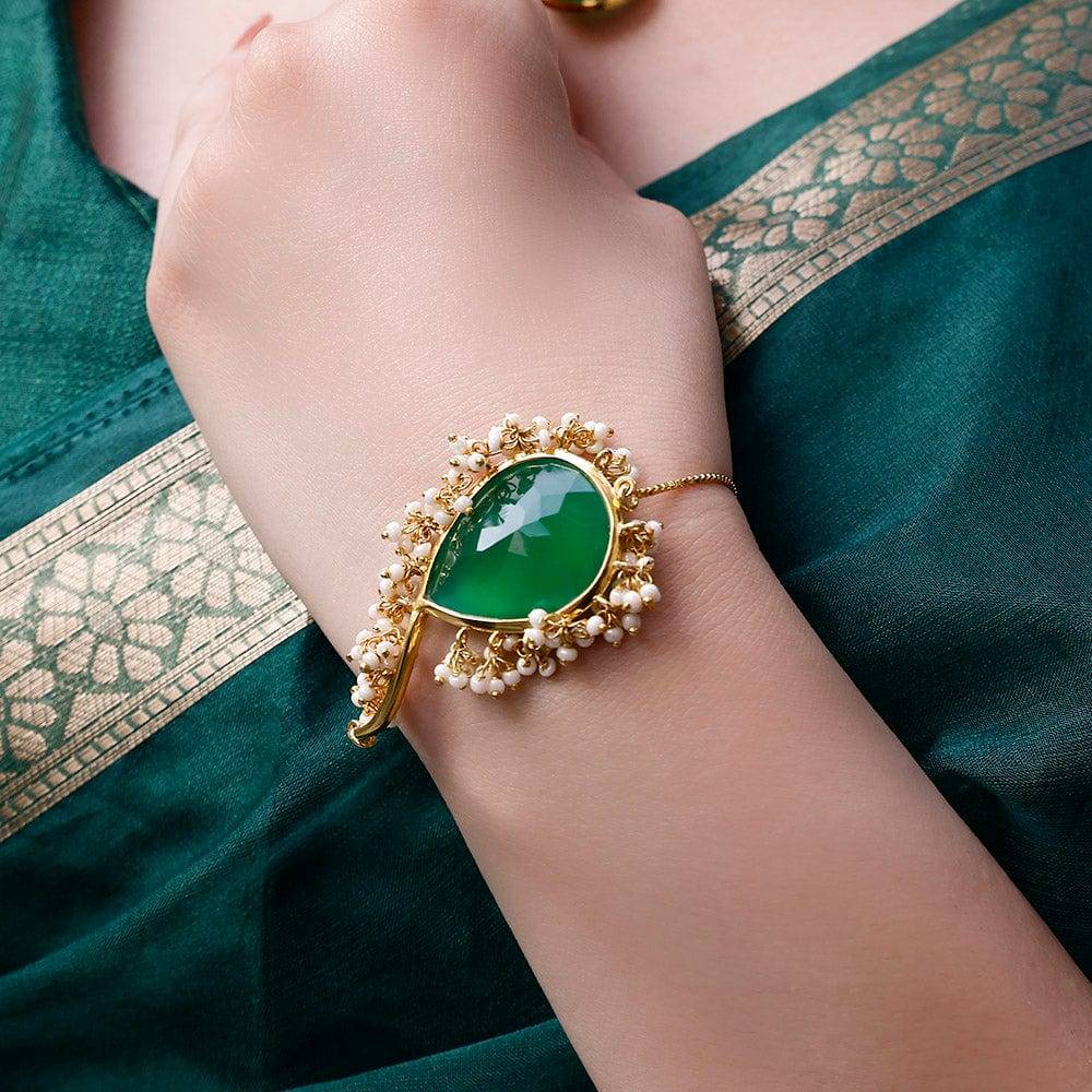 Silver Statement Green Pearl Bracelet : U080SG012LB1027