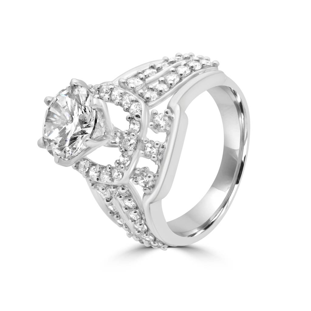 Chic And Bold 925 Sterling Silver Ring With Dazzling Zircon Stones For A Fashion-Forward Statement : LR1220