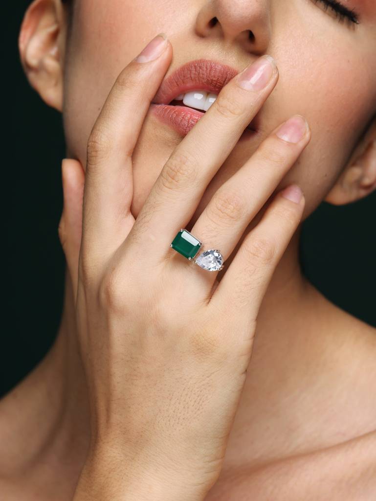 Radiant Emerald Promise Ring : VAP24RG01