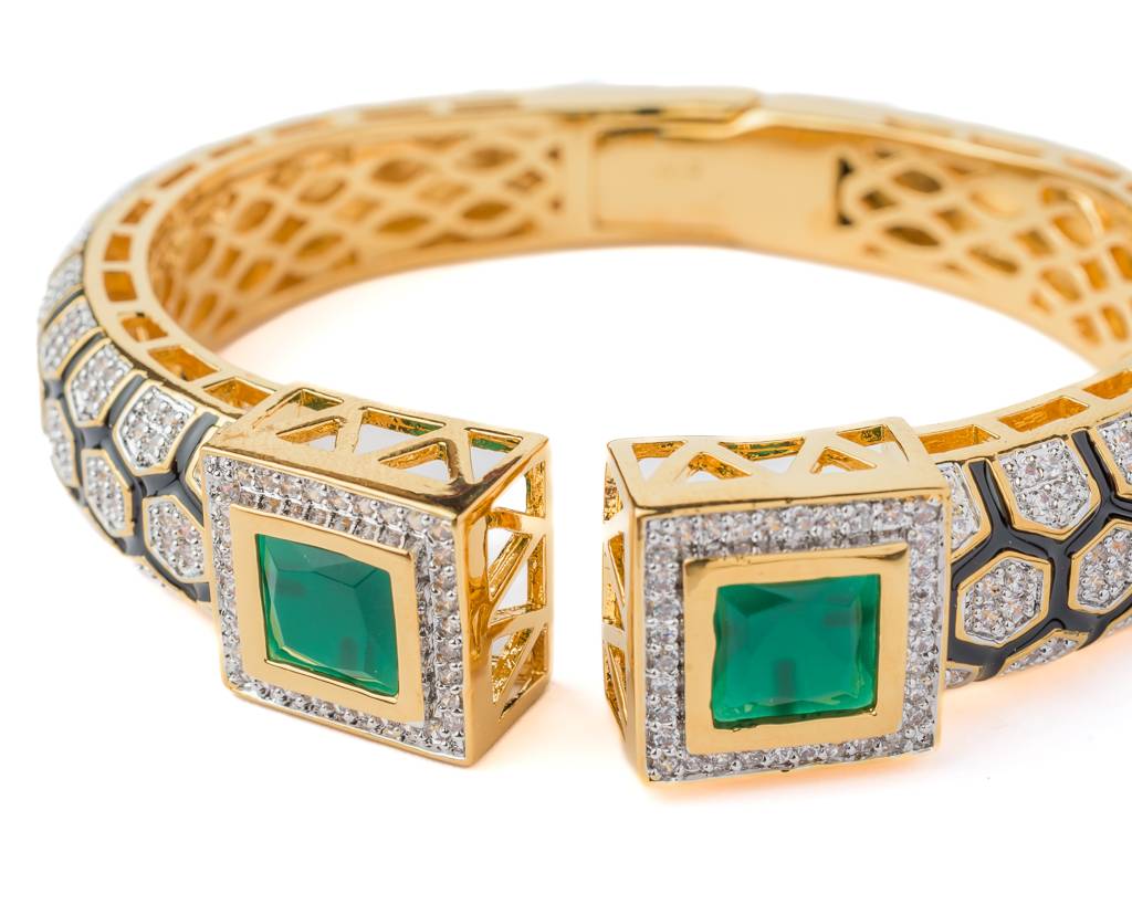 Vivinia By Vidhi Mehra Florence Gold Plated Green Womens Kada -Vb025 : VB025