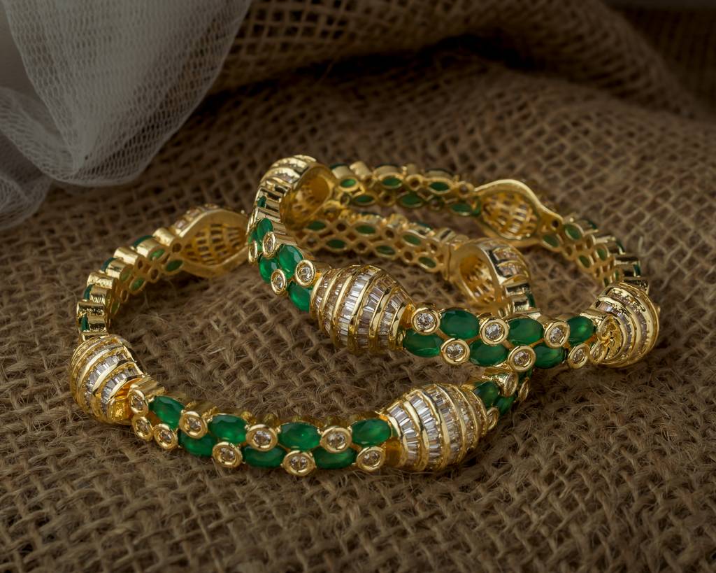 Vivinia By Vidhi Mehra Gold Plated Green Womens Synthetic Stone Pair Of Bangles-Vb033 : VB033