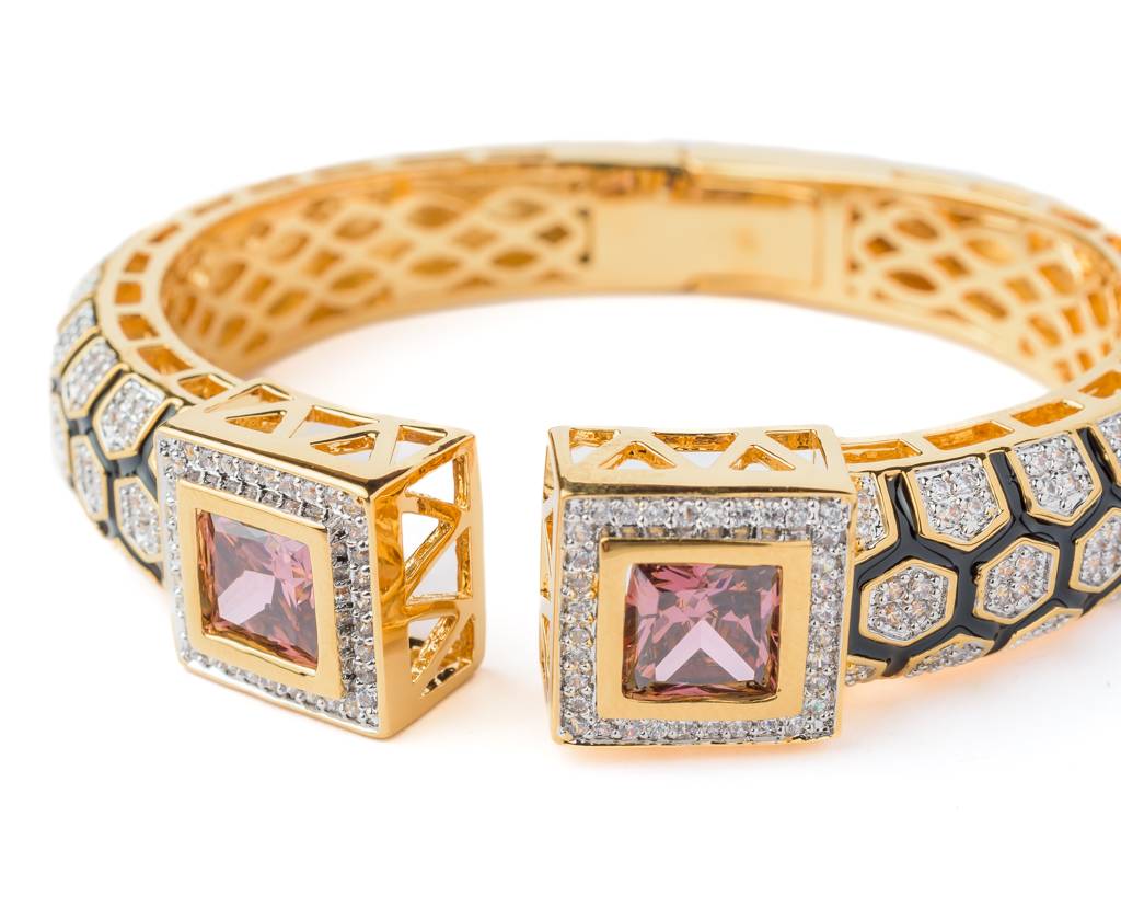 Vivinia By Vidhi Mehra Florence Gold Plated Pink Womens Kada -Vb113 : VB113