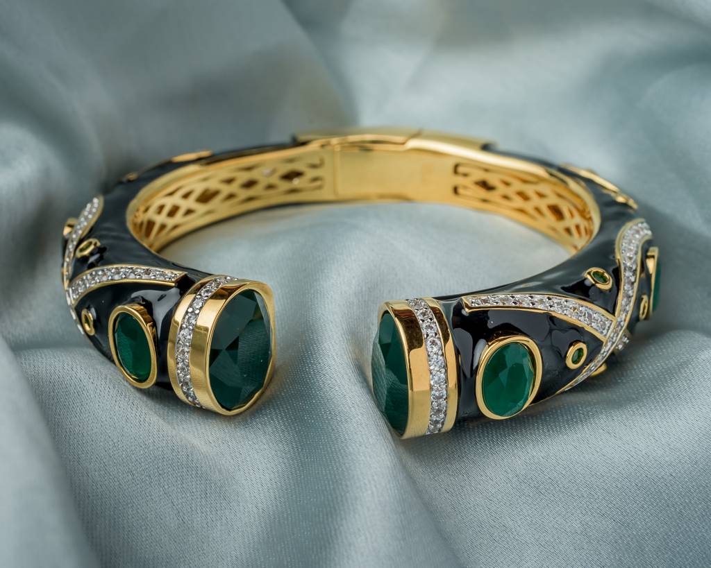 Vivinia By Vidhi Mehra Florence Gold Plated Green Womens Kada -Vb551 : VB551