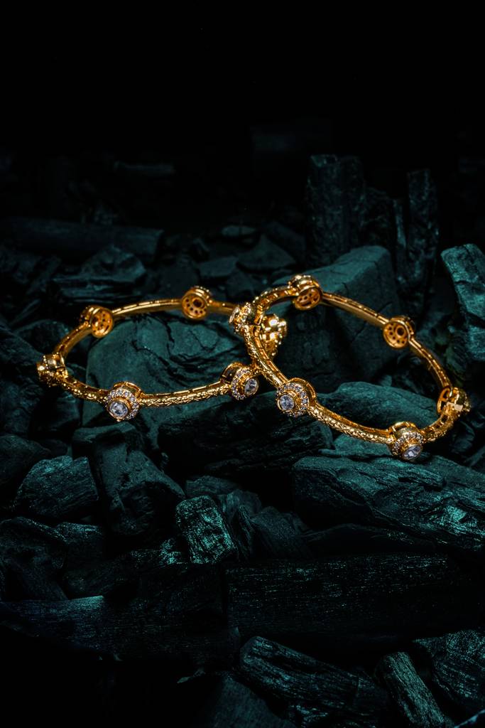 Vivinia By Vidhi Mehra Gold Plated Womens Synthetic Stone Pair Of Bangles-Vb626 : VB626