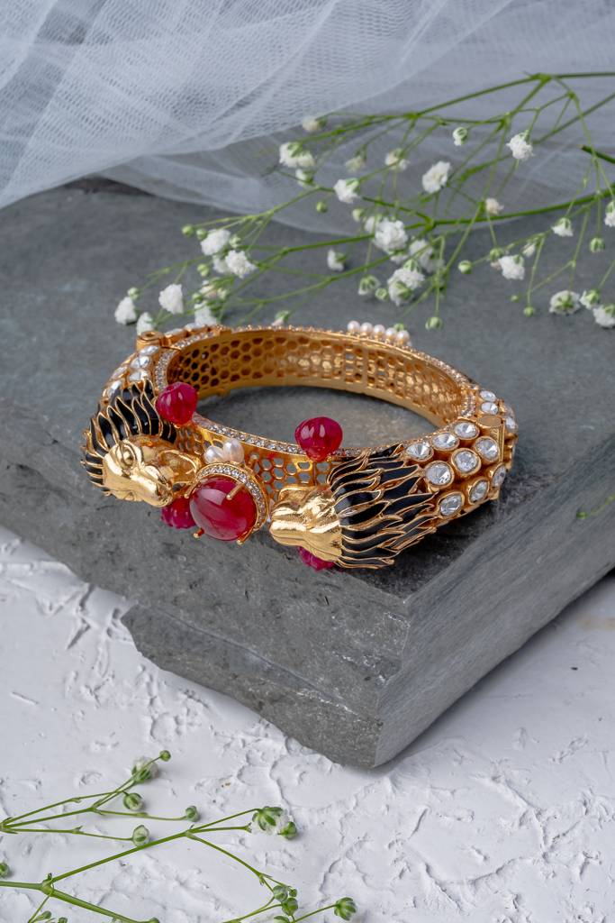 Vivinia By Vidhi Mehra Florence Gold Plated Red Womens Kundan, Polki Kadas (Freesize)-Vb630 : VB630
