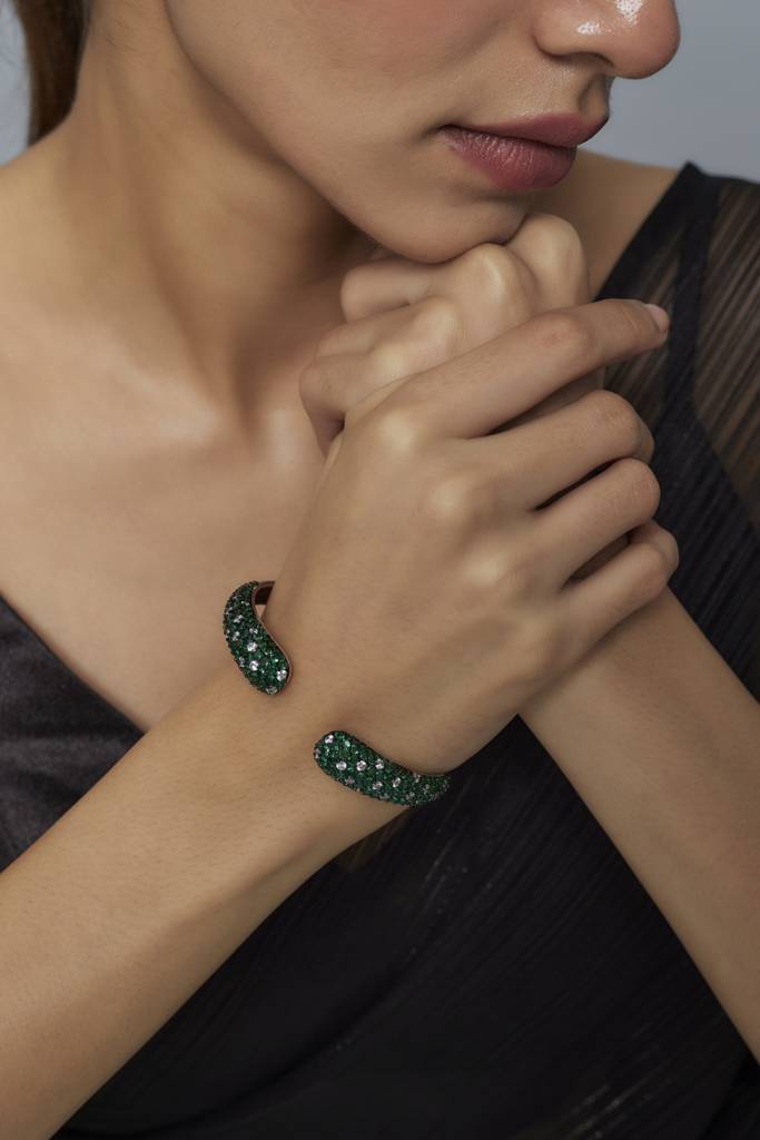 Vivinia By Vidhi Mehra Zia Silver Plated Green Womens Zircon Kadas (Freesize)-Vb639 : VB639
