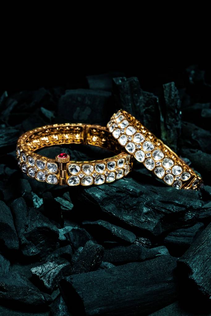 Vivinia By Vidhi Mehra Saadgi Gold Plated Womens Kundan, Polki Pair Of Bangles -Vb652 : VB652