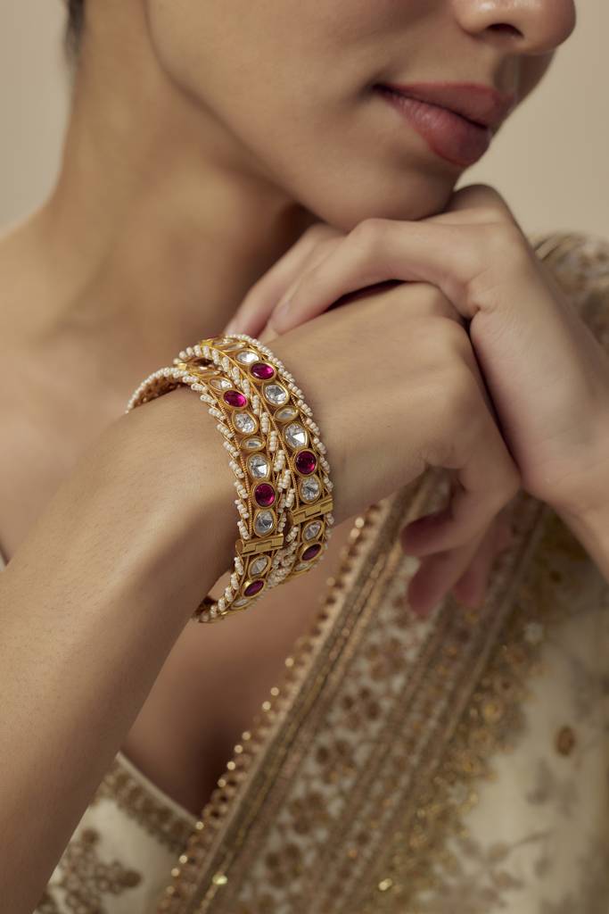 Vivinia By Vidhi Mehra Saadgi Gold Plated Pink Womens Kundan, Polki Pair Of Bangles -Vb668 : VB668