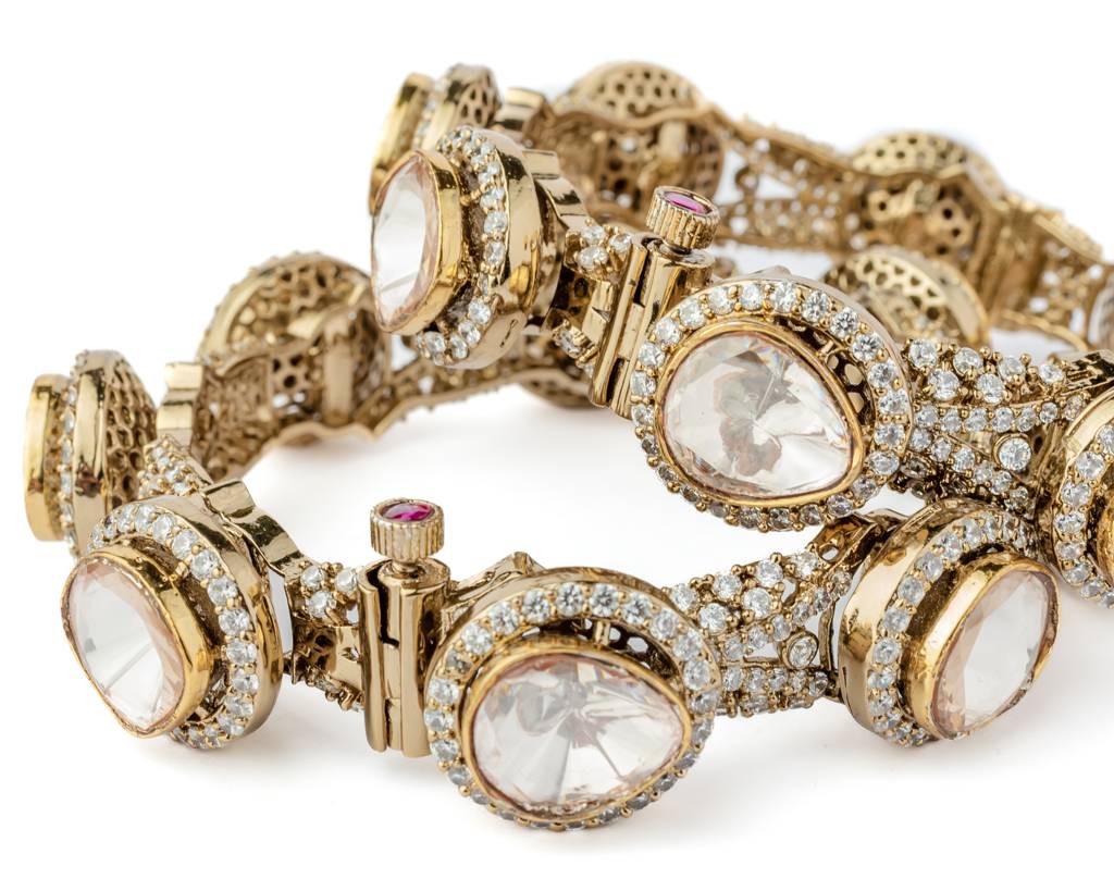 Vivinia By Vidhi Mehra Gold Plated Womens Synthetic Stone Pair Of Bangles-Vb671 : VB671