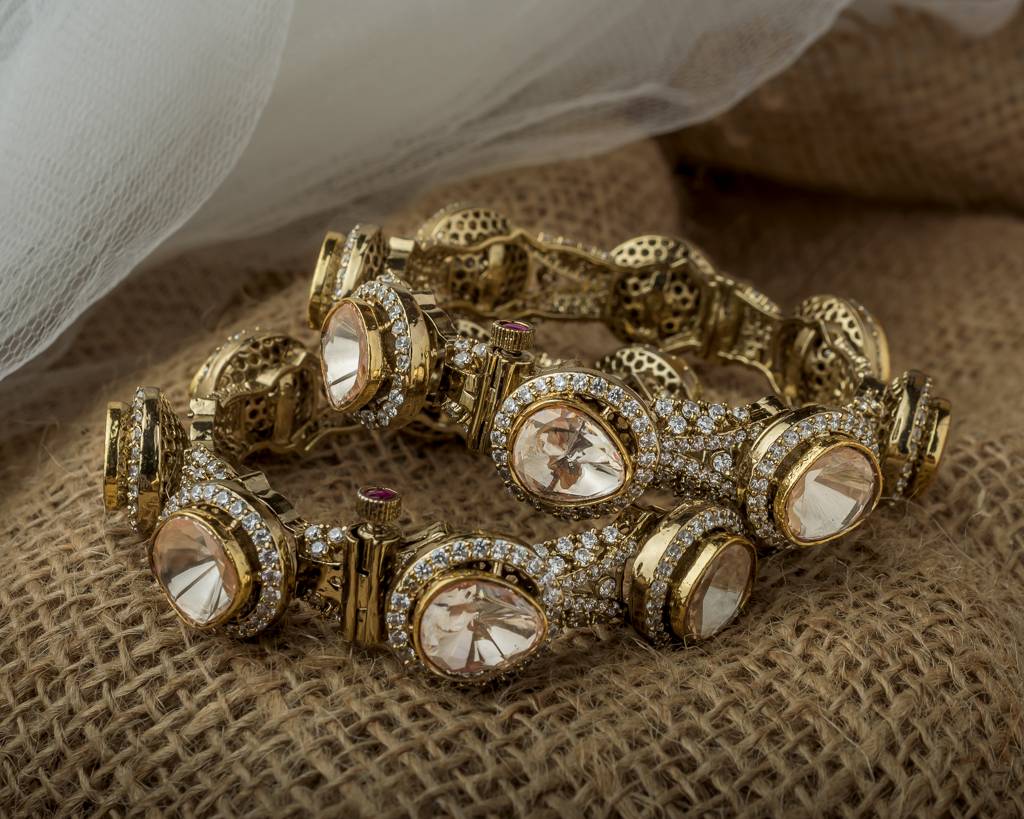 Vivinia By Vidhi Mehra Gold Plated Womens Synthetic Stone Pair Of Bangles-Vb671 : VB671