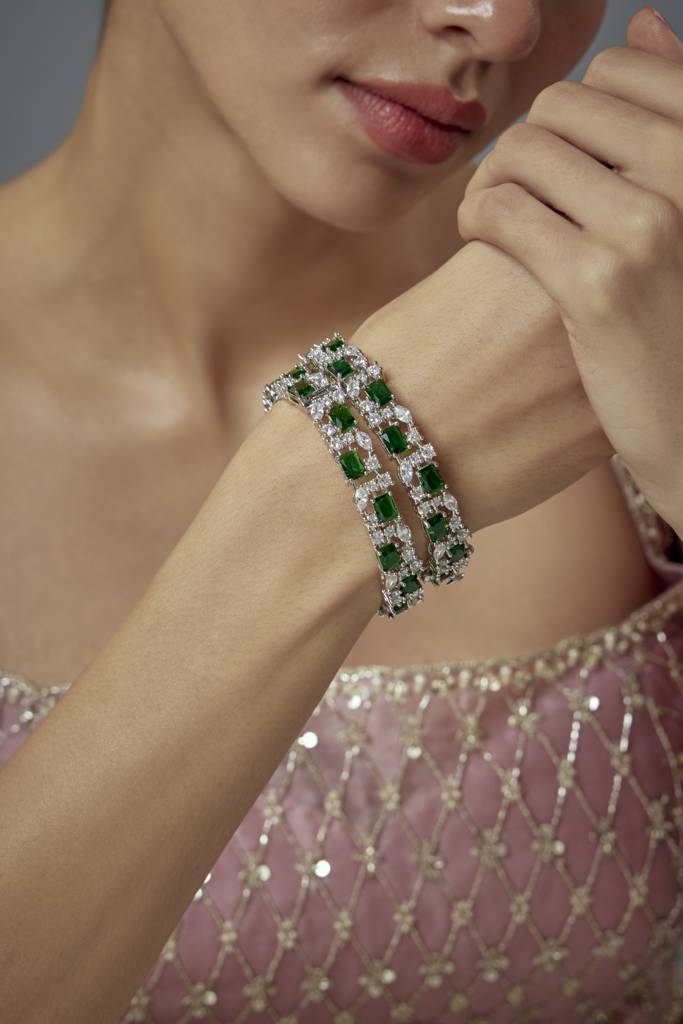 Vivinia By Vidhi Mehra Zia Silver Plated Green Zircon Womens Pair Of Bangles-Vb686 : VB686