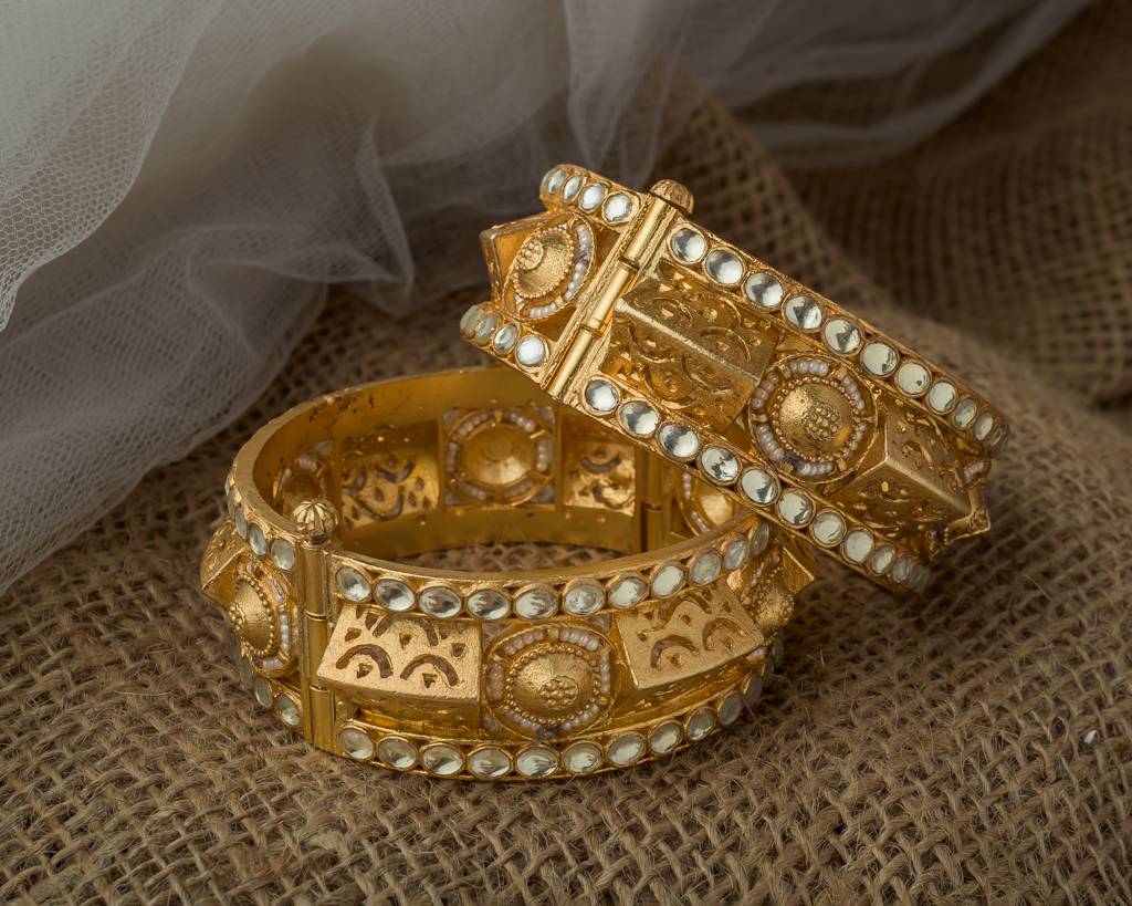Vivinia By Vidhi Mehra Gold Plated Womens Kundan, Polki Pair Of Bangles-Vb784 : VB784