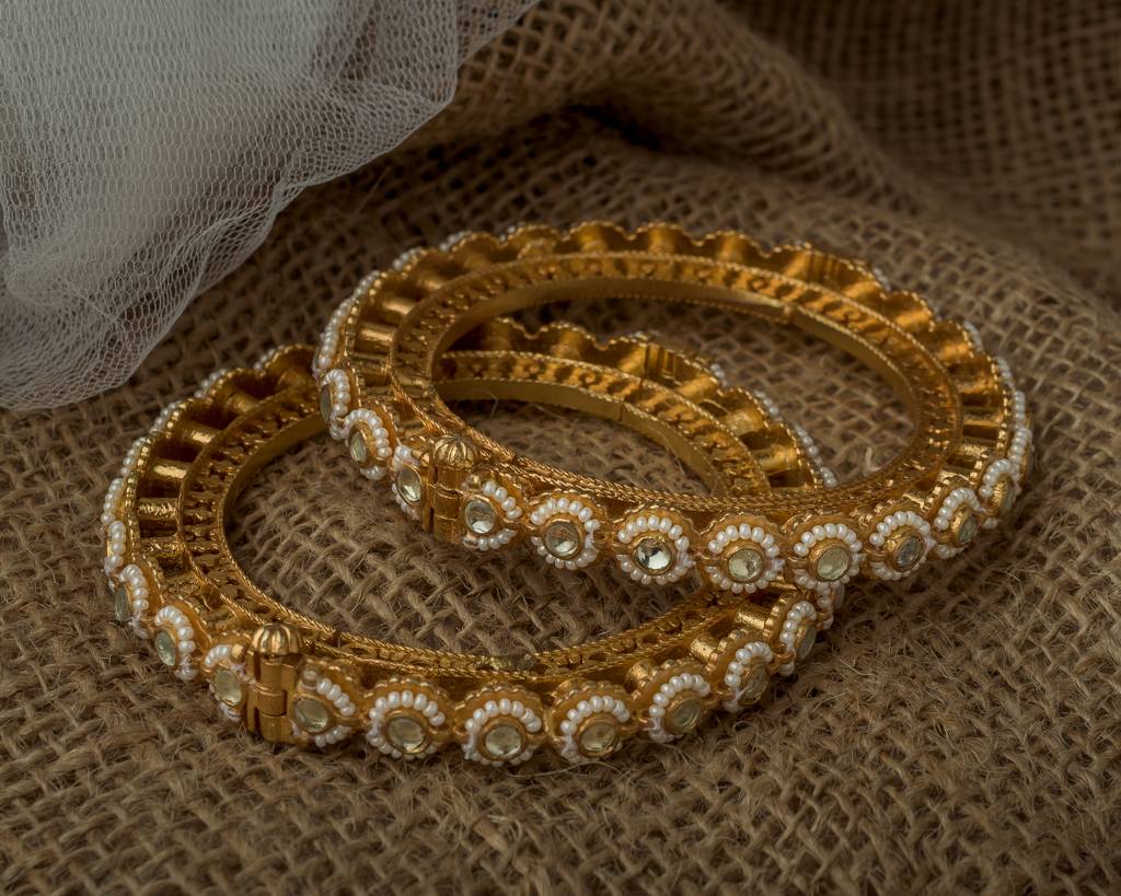 Vivinia By Vidhi Mehra Gold Plated Womens Kundan, Polki Pair Of Bangles-Vb785 : VB785
