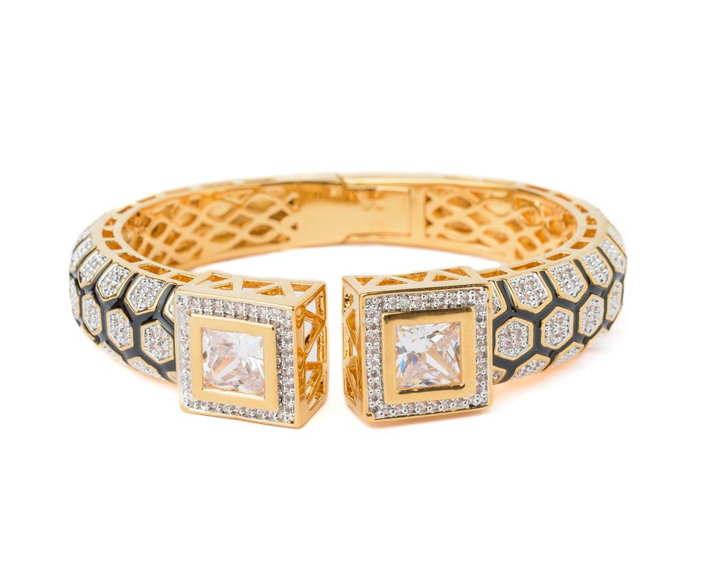 Vivinia By Vidhi Mehra Florence Gold Plated White Womens Kada -Vb787 : VB787