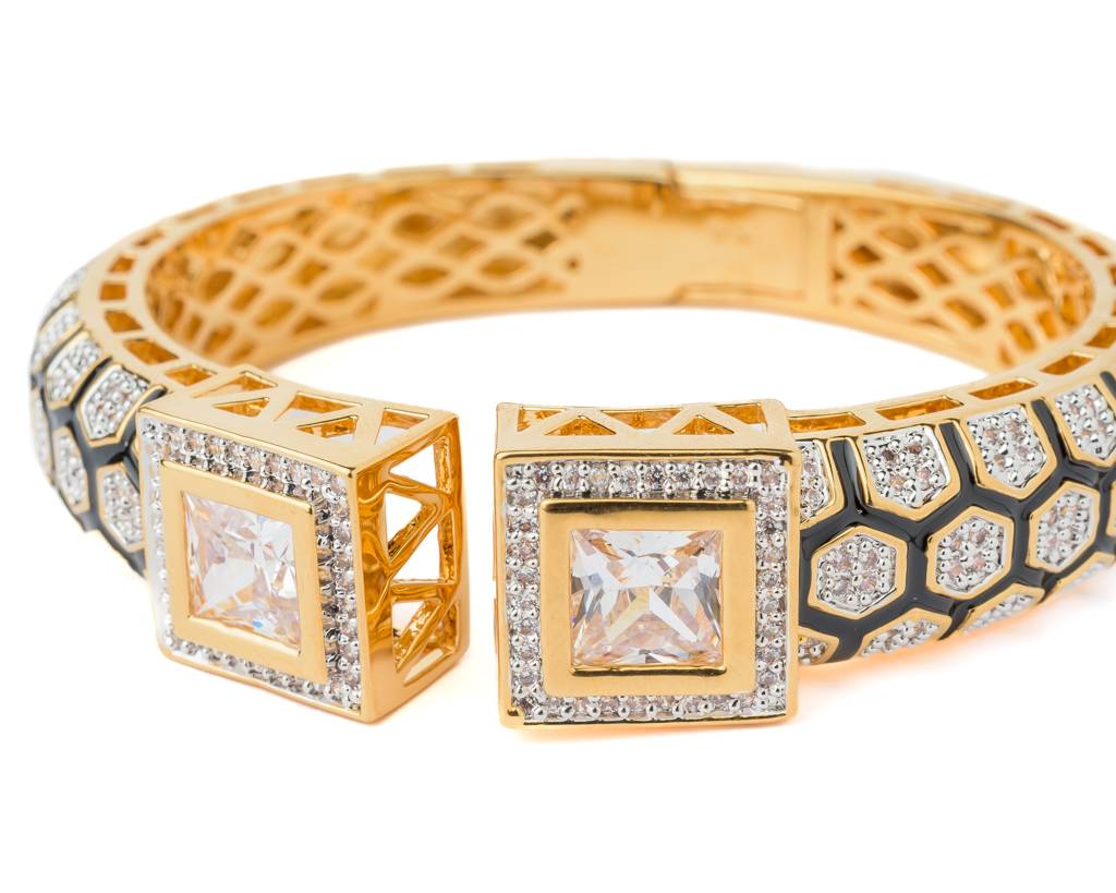 Vivinia By Vidhi Mehra Florence Gold Plated White Womens Kada -Vb787 : VB787