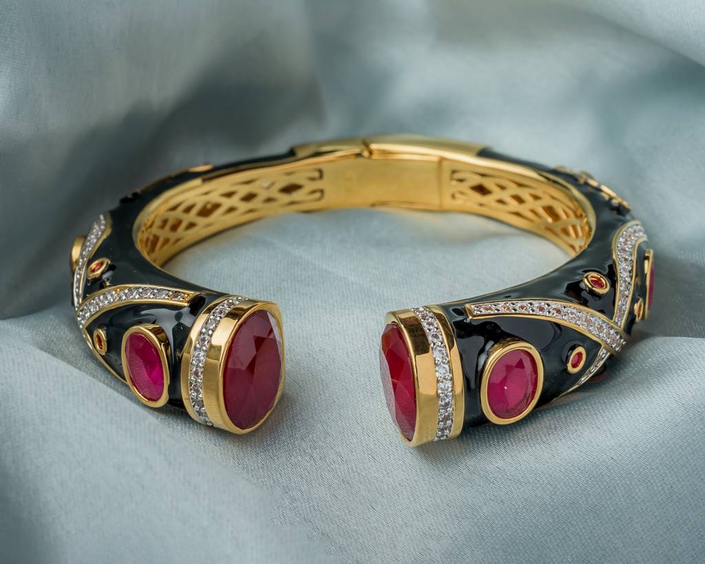 Vivinia By Vidhi Mehra Florence Gold Plated Red Womens Kada -Vb789 : VB789