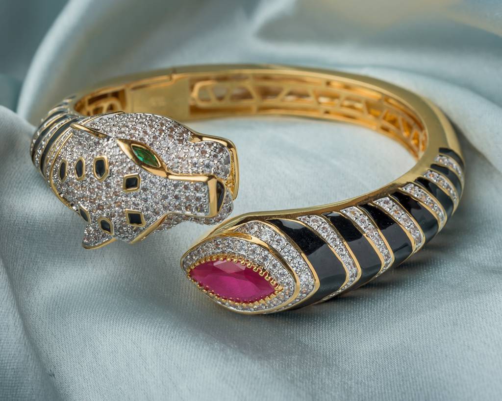 Vivinia By Vidhi Mehra Florence Gold Plated Pink Womens Kada -Vb791 : VB791