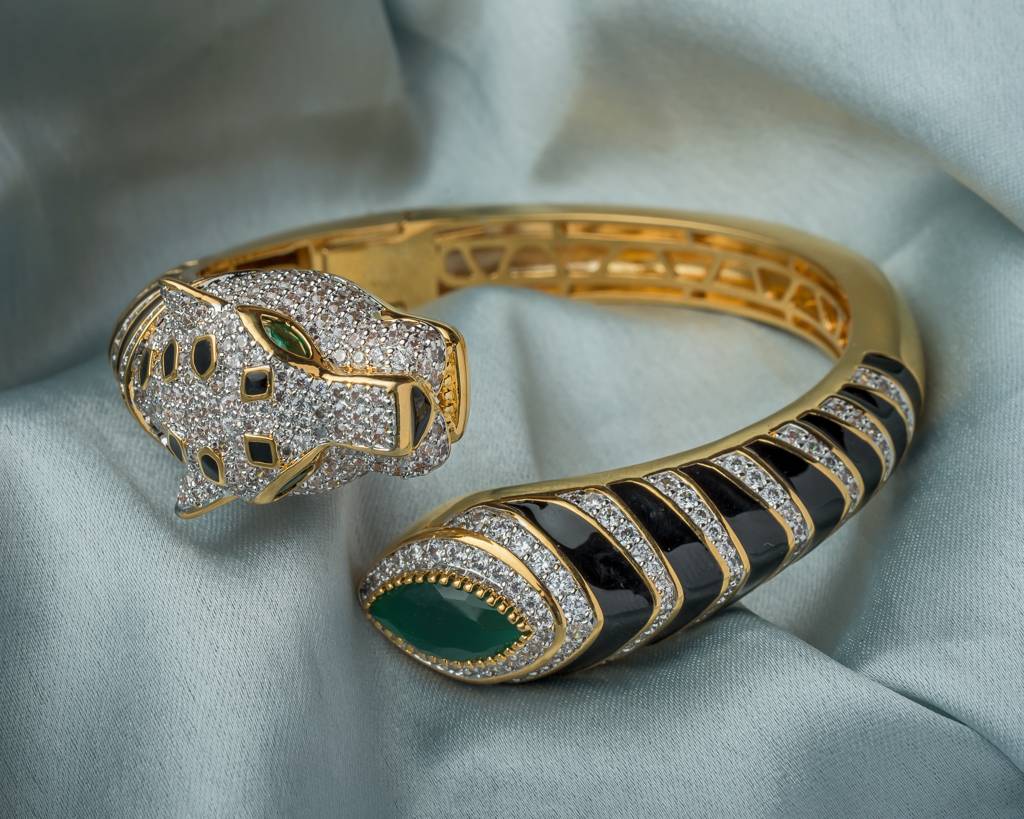 Vivinia By Vidhi Mehra Florence Gold Plated Green Womens Kada -Vb792 : VB792