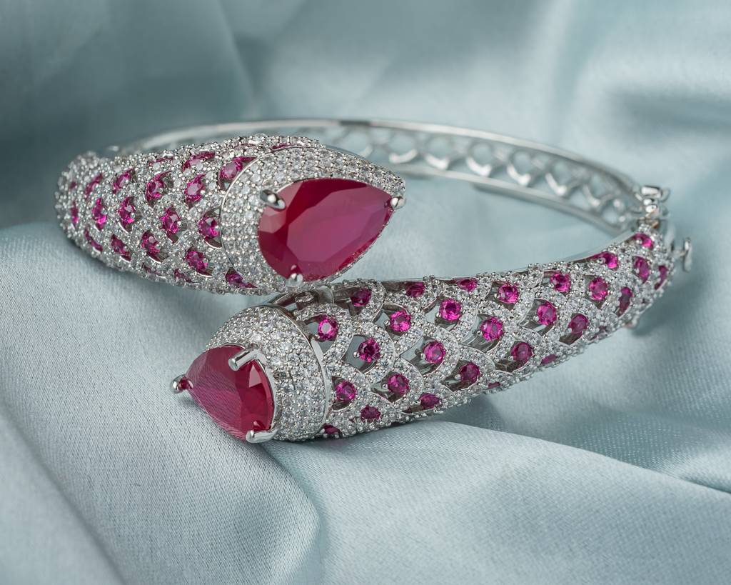 Vivinia By Vidhi Mehra Florence Silver Plated Pink Womens Kada -Vb795 : VB795