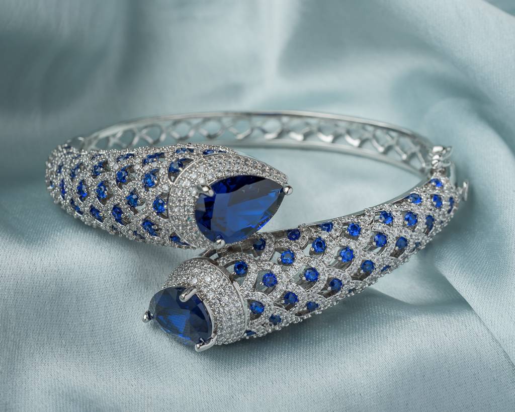 Vivinia By Vidhi Mehra Florence Silver Plated Blue Womens Kada -Vb796 : VB796