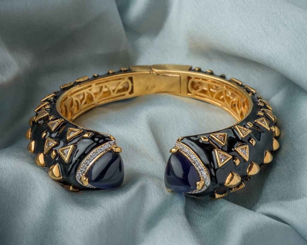 Vivinia By Vidhi Mehra Florence Gold Plated Blue Womens Kada -Vb797 : VB797