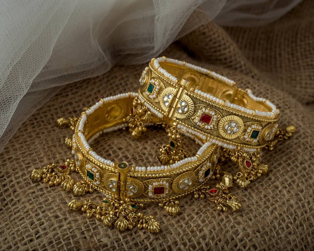 Vivinia By Vidhi Mehra Gold Plated Multicolored Womens Kundan, Polki Pair Of Bangles-Vb799 : VB799