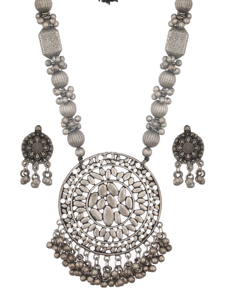 Silver-Plated Artificial Stone Studded & Beaded Textured Jewellery Set : NL-JS24-40370