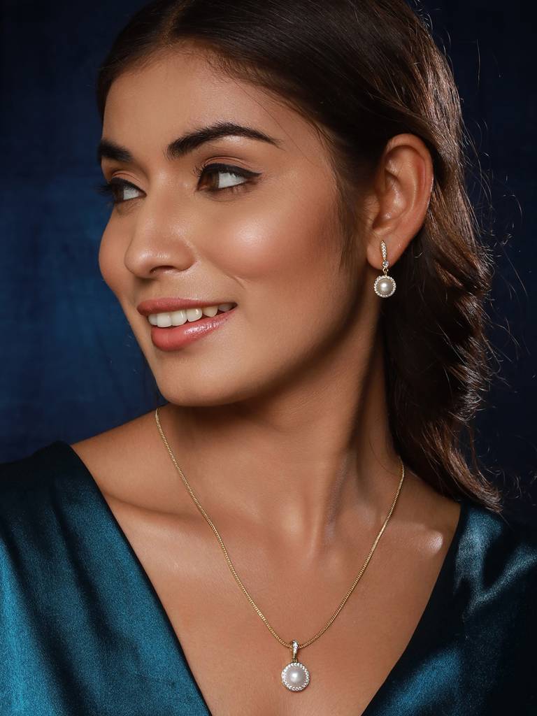 Gold-Plated White Pearl & Ad Studded Chain Pendent With Two Earring Set : NL-JS24-40379
