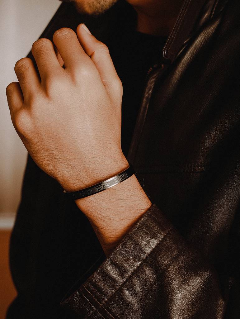 Men Stainless Steel Dragon Print Kada Bracelet : JSMBR35