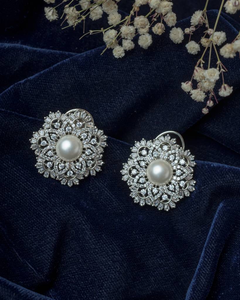 Vivinia By Vidhi Mehra Silver Plated Womens Pair Of Stud Earrings-Ve045 : VE045
