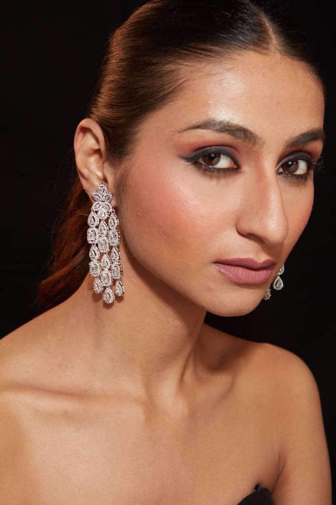 Rhodium Plated Zircon Studded Drop Earrings : VE052