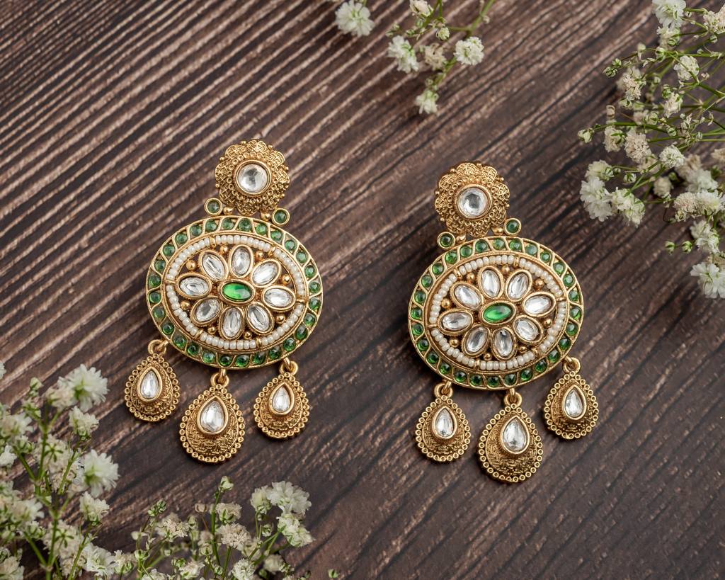 Vivinia By Vidhi Mehra Ismaarh 2.0 Gold/Green Womens Pair Of Chandbali Earrings-Ve1005 : VE1005
