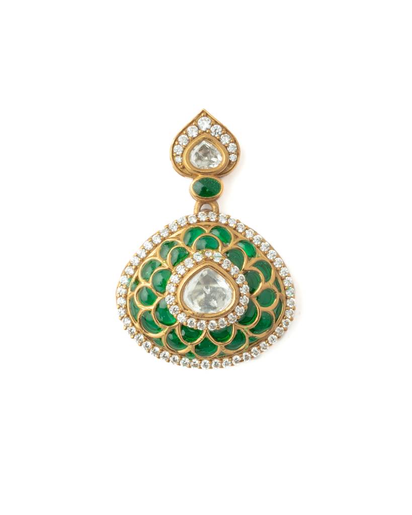 Vivinia By Vidhi Mehra Gold Plated Green Womens Synthetic Stone Pair Of Earrings-Ve1051 : VE1051