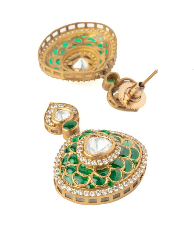 Vivinia By Vidhi Mehra Gold Plated Green Womens Synthetic Stone Pair Of Earrings-Ve1051 : VE1051
