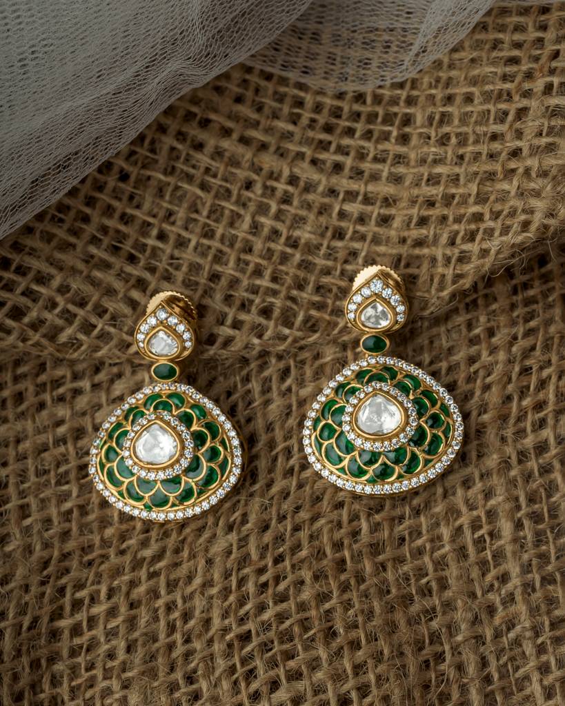 Vivinia By Vidhi Mehra Gold Plated Green Womens Synthetic Stone Pair Of Earrings-Ve1051 : VE1051