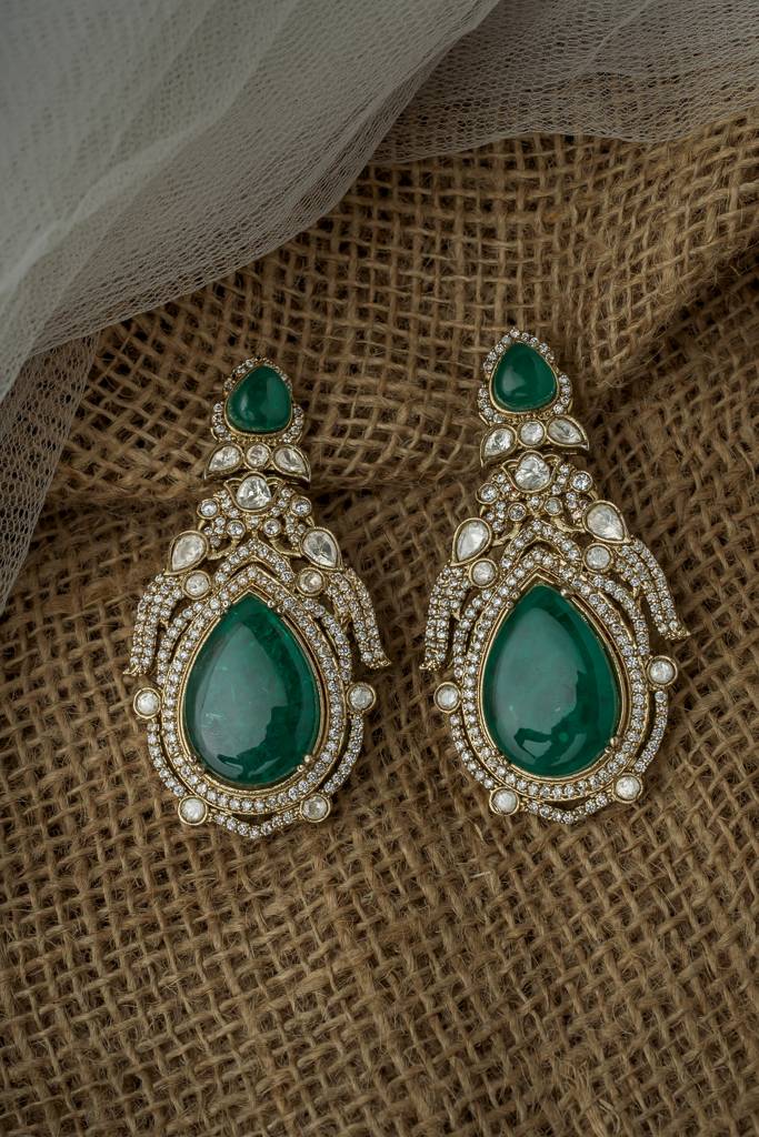 Vivinia By Vidhi Mehra Gold Plated Green Womens Synthetic Stone Pair Of Earrings-Ve1054 : VE1054