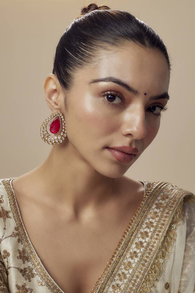 Vivinia By Vidhi Mehra Antara Gold Plated Red Womens Kundan, Polki Pair Of Stud Earrings (Freesize)-Ve859 : VE859