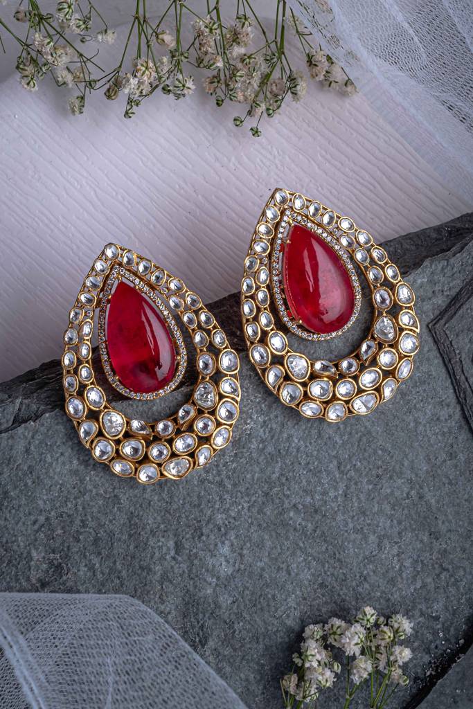 Vivinia By Vidhi Mehra Antara Gold Plated Red Womens Kundan, Polki Pair Of Stud Earrings (Freesize)-Ve859 : VE859