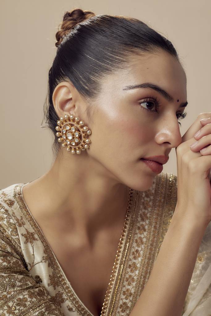 Vivinia By Vidhi Mehra Saadgi Gold Plated Womens Pearl Pair Of Stud Earrings (Freesize)-Ve865 : VE865