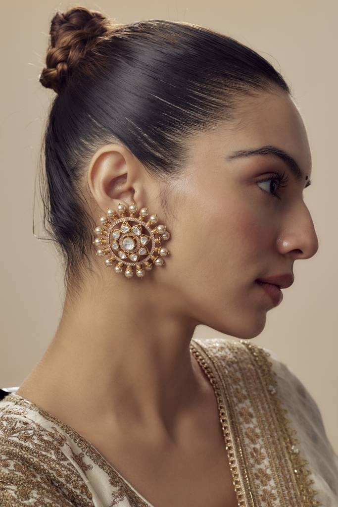 Vivinia By Vidhi Mehra Saadgi Gold Plated Womens Pearl Pair Of Stud Earrings (Freesize)-Ve865 : VE865