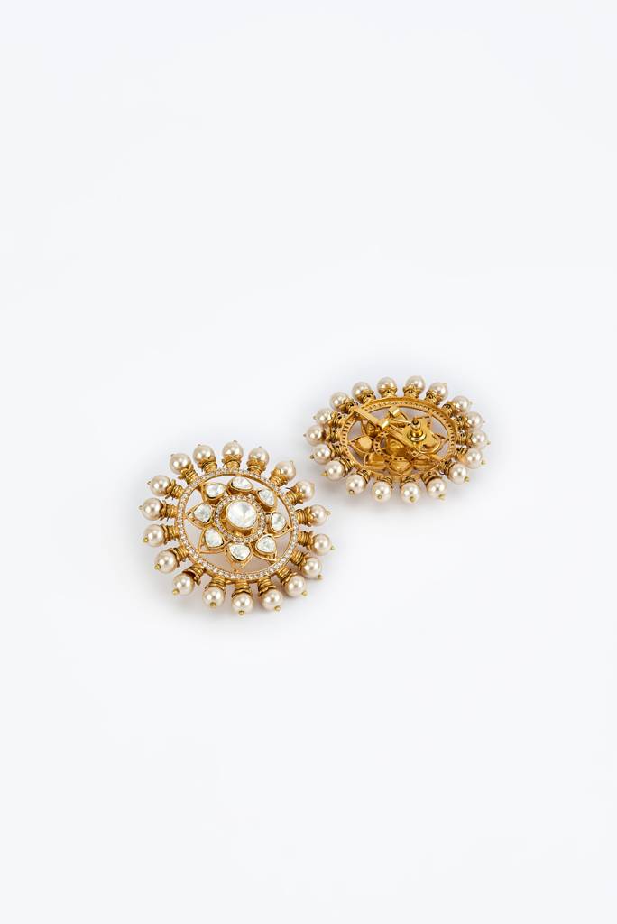 Vivinia By Vidhi Mehra Saadgi Gold Plated Womens Pearl Pair Of Stud Earrings (Freesize)-Ve865 : VE865