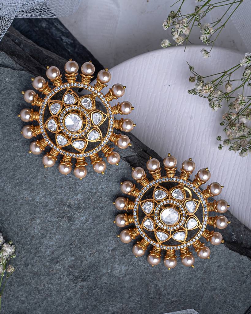 Vivinia By Vidhi Mehra Saadgi Gold Plated Womens Pearl Pair Of Stud Earrings (Freesize)-Ve865 : VE865