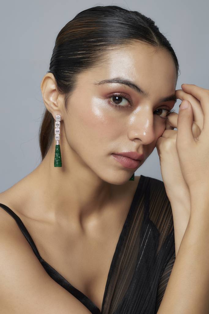 Vivinia By Vidhi Mehra Zia Silver Plated Green Womens Zircon Pair Of Dangler Earrings (Freesize)-Ve870 : VE870