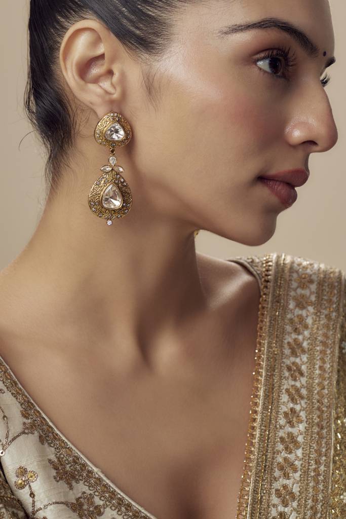 Vivinia By Vidhi Mehra Saadgi Gold Plated Womens Kundan, Polki Pair Of Dangler Earrings (Freesize)-Ve878 : VE878