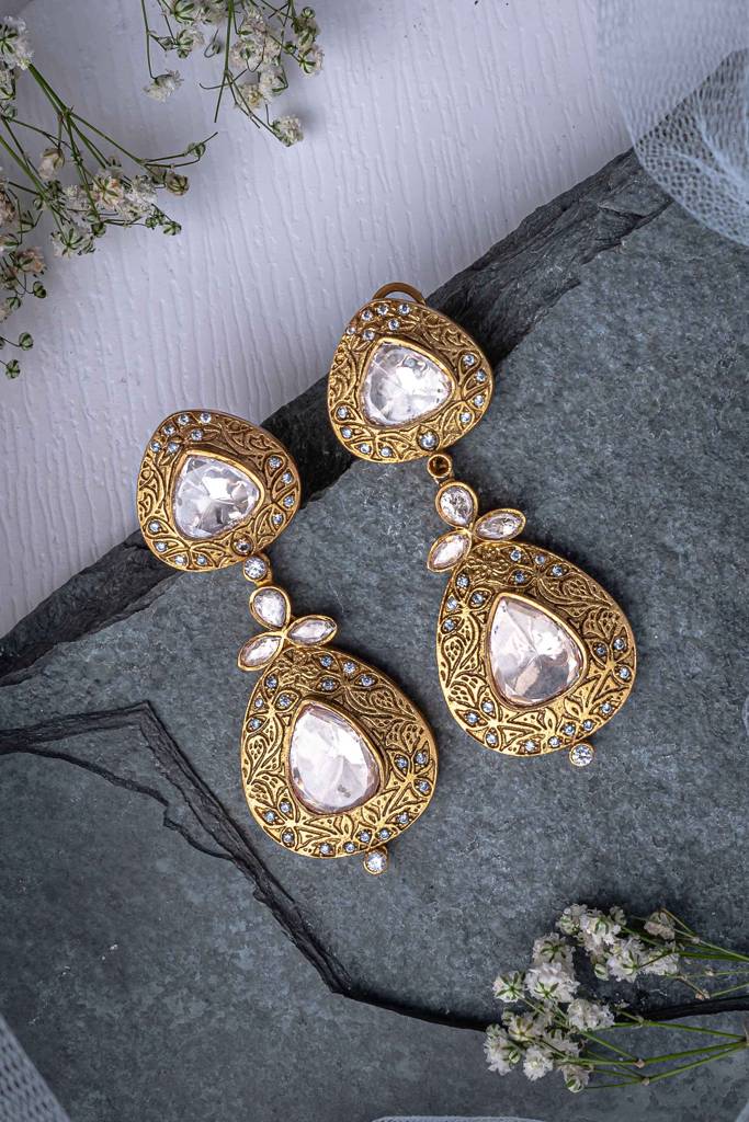 Vivinia By Vidhi Mehra Saadgi Gold Plated Womens Kundan, Polki Pair Of Dangler Earrings (Freesize)-Ve878 : VE878