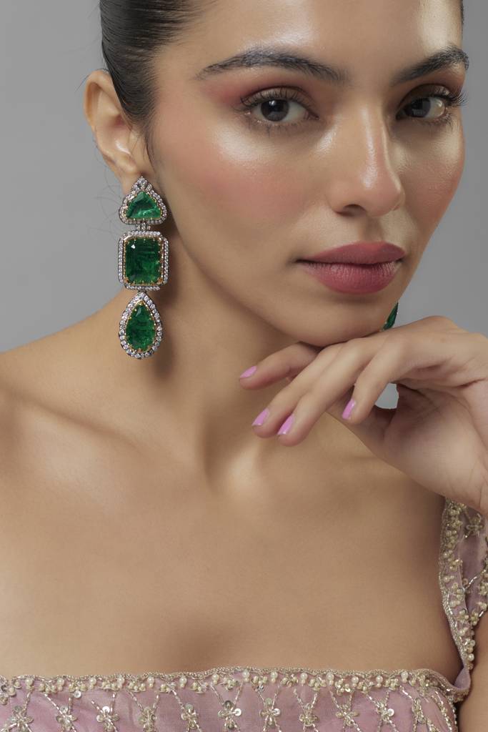 Vivinia By Vidhi Mehra Florence Silver Plated Green Zircon Womens Pair Of Danglers Earrings -Ve926 : VE926