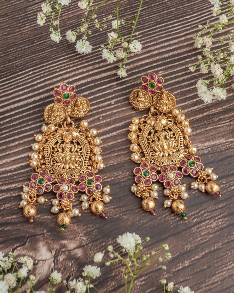 Vivinia By Vidhi Mehra Ismaarh Gold Womens Pair Of Chandbali