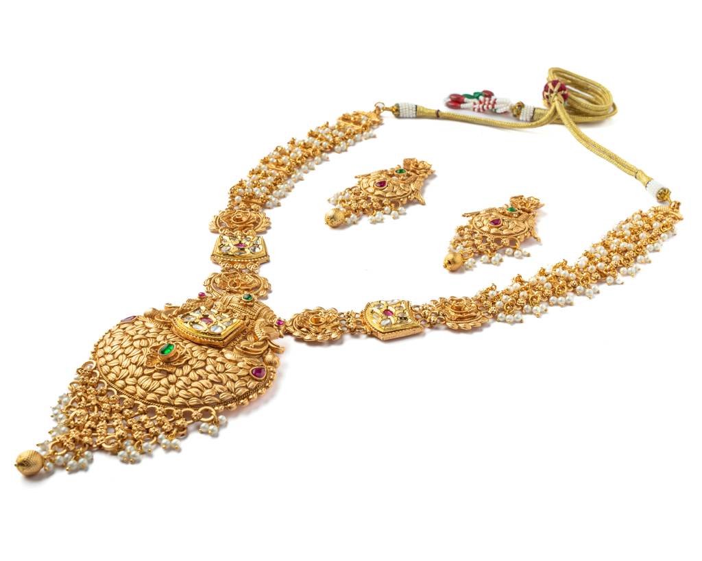 Vivinia By Vidhi Mehra Gold Plated Womens Kundan, Polki Necklace Set With Pair Of Earrings-Vn034 : VN034
