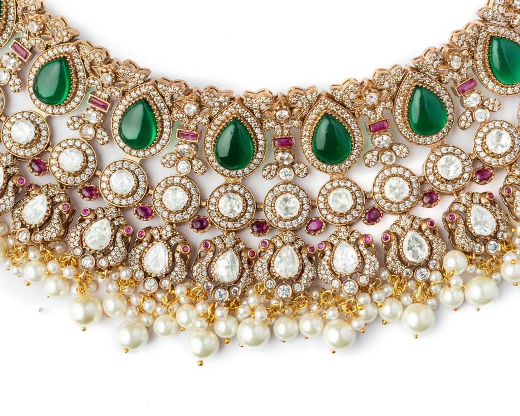 Vivinia By Vidhi Mehra Gold Plated Green Womens Kundan, Polki Necklace Set With Pair Of Earrings & Maangtikka-Vn1002 : VN1002